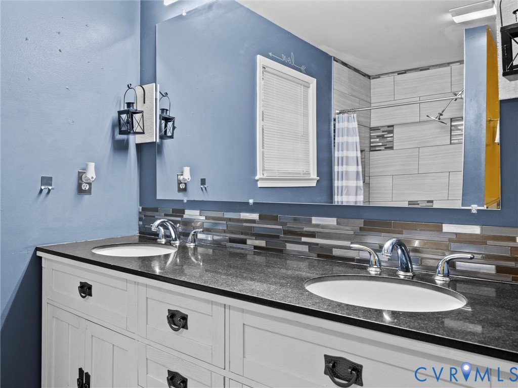 26315 Hill Road Ruther Glen, VA 22546 - Photo 26 of 47 Bathroom featuring decorative backsplash, double v