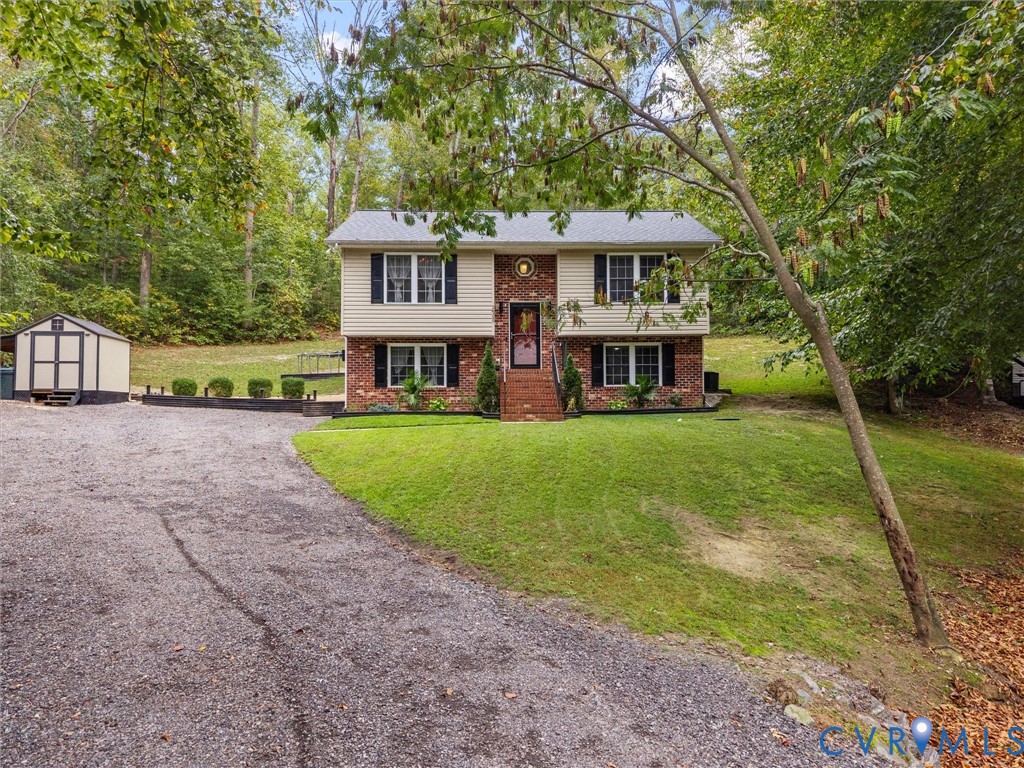 26315 Hill Road Ruther Glen, VA 22546 - Photo 5 of 47 Bi-level home with brick siding, a front yard, a s