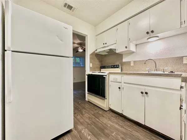 $1,000 | 2808 Whitis Avenue, Unit C102, Austin, TX 78705