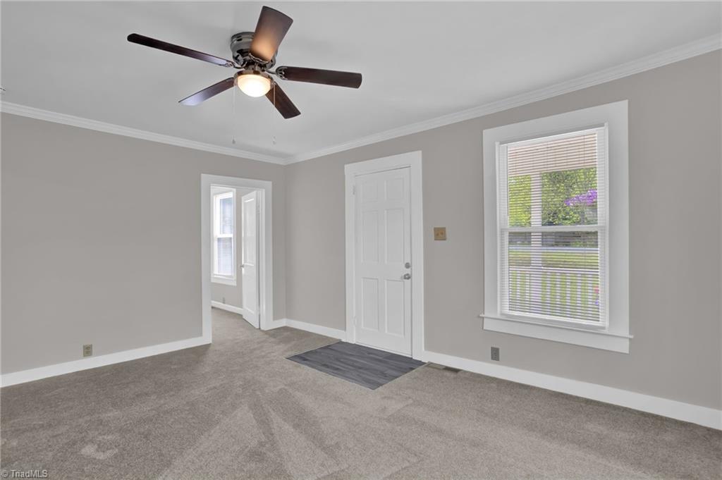 373 Boaze Road Lexington, NC 27295 - Photo 8 of 33 Living room