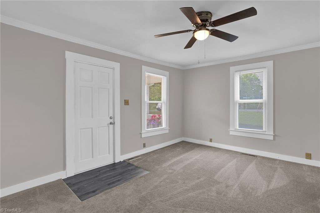 373 Boaze Road Lexington, NC 27295 - Photo 9 of 33 Living room