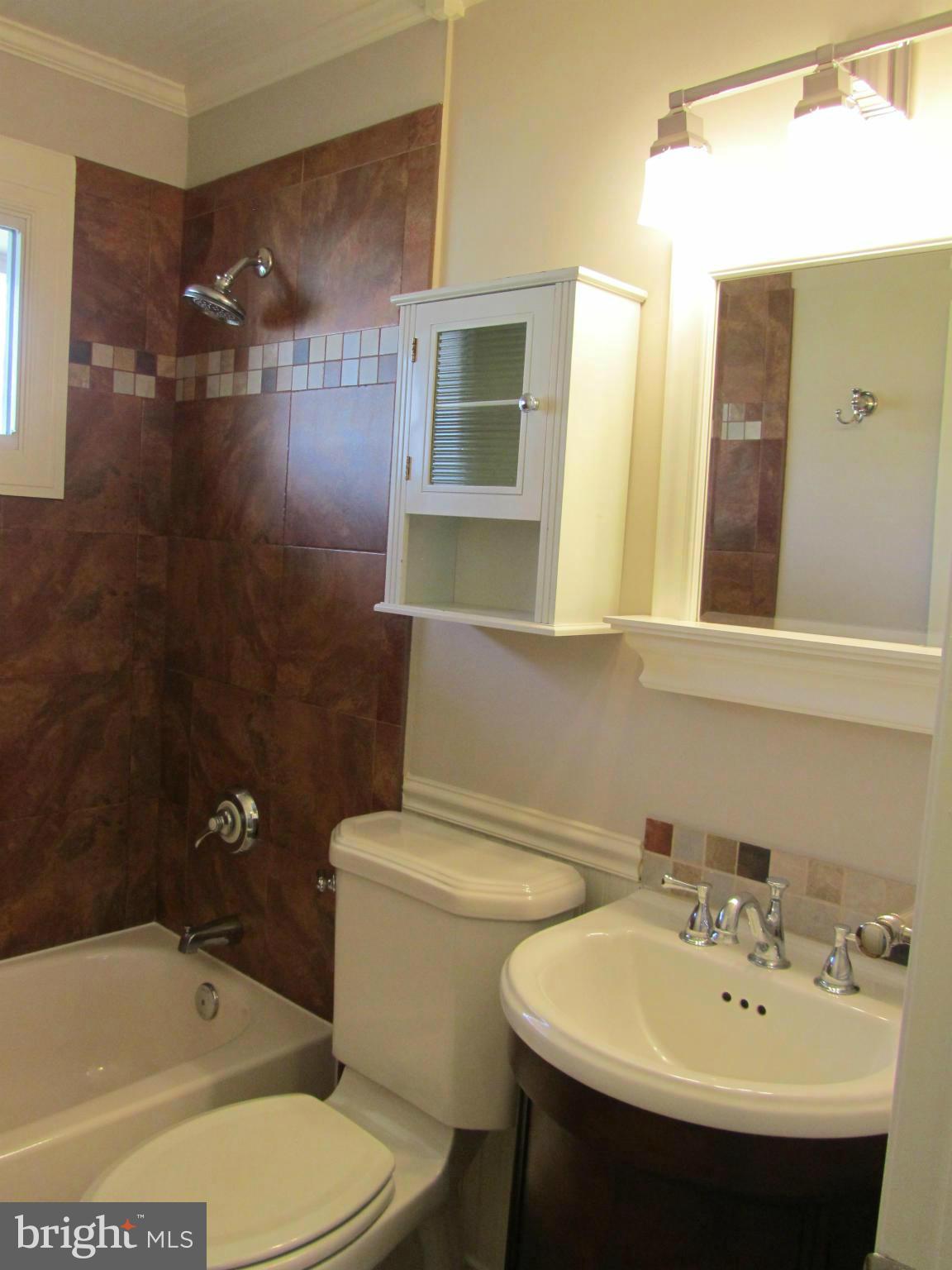 7402 Exmore Street Springfield, VA 22150 - Photo 23 of 29 Bath