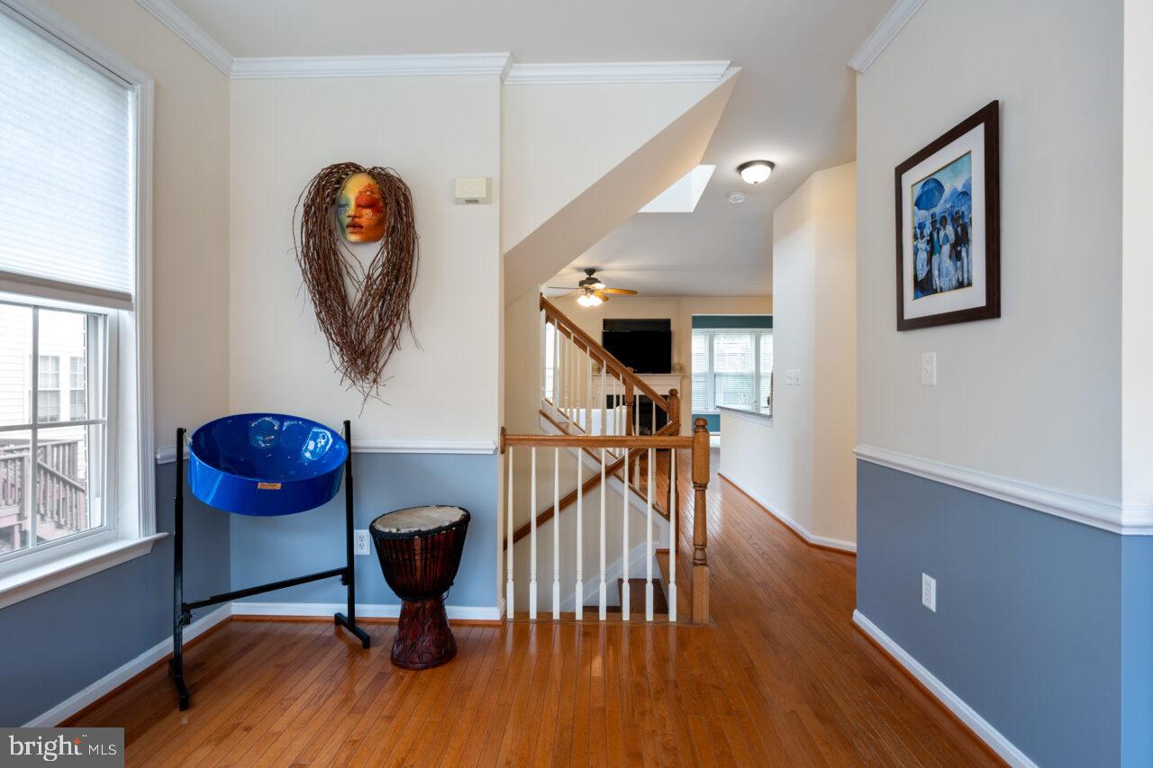 47799 Scotsborough Square Sterling, VA 20165 - Photo 18 of 53 a living room with furniture and a window