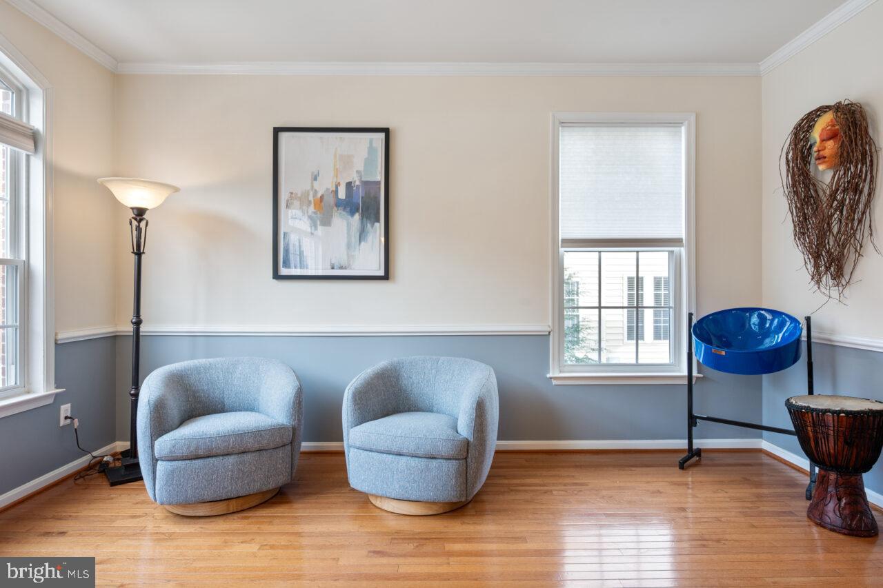47799 Scotsborough Square Sterling, VA 20165 - Photo 19 of 53 a living room with furniture and a window