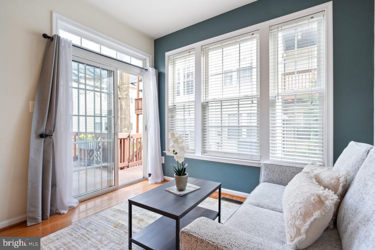 47799 Scotsborough Square Sterling, VA 20165 - Photo 21 of 53 a living room with furniture and a window