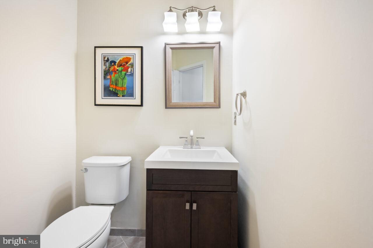 47799 Scotsborough Square Sterling, VA 20165 - Photo 24 of 53 a bathroom with a toilet a sink and mirror