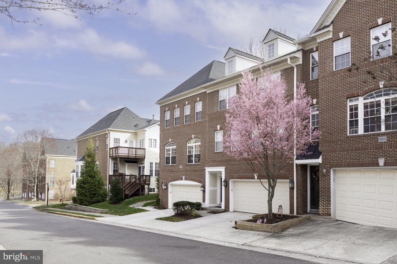 47799 Scotsborough Square Sterling, VA 20165 - Photo 46 of 53 a building view