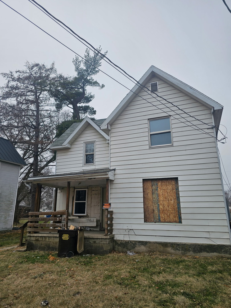 402 6th Avenue Rock Falls, IL 61071 - Photo 1 of 9 a front view of a house with a yard