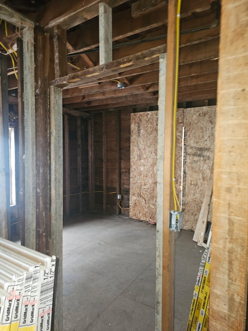 402 6th Avenue Rock Falls, IL 61071 - Photo 6 of 9 a view of an entryway