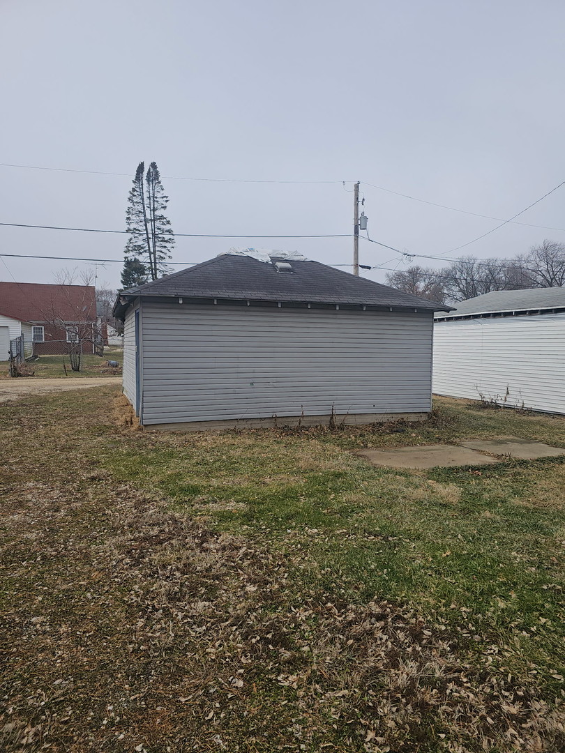 402 6th Avenue Rock Falls, IL 61071 - Photo 9 of 9 a view of a water fountain in front of a house