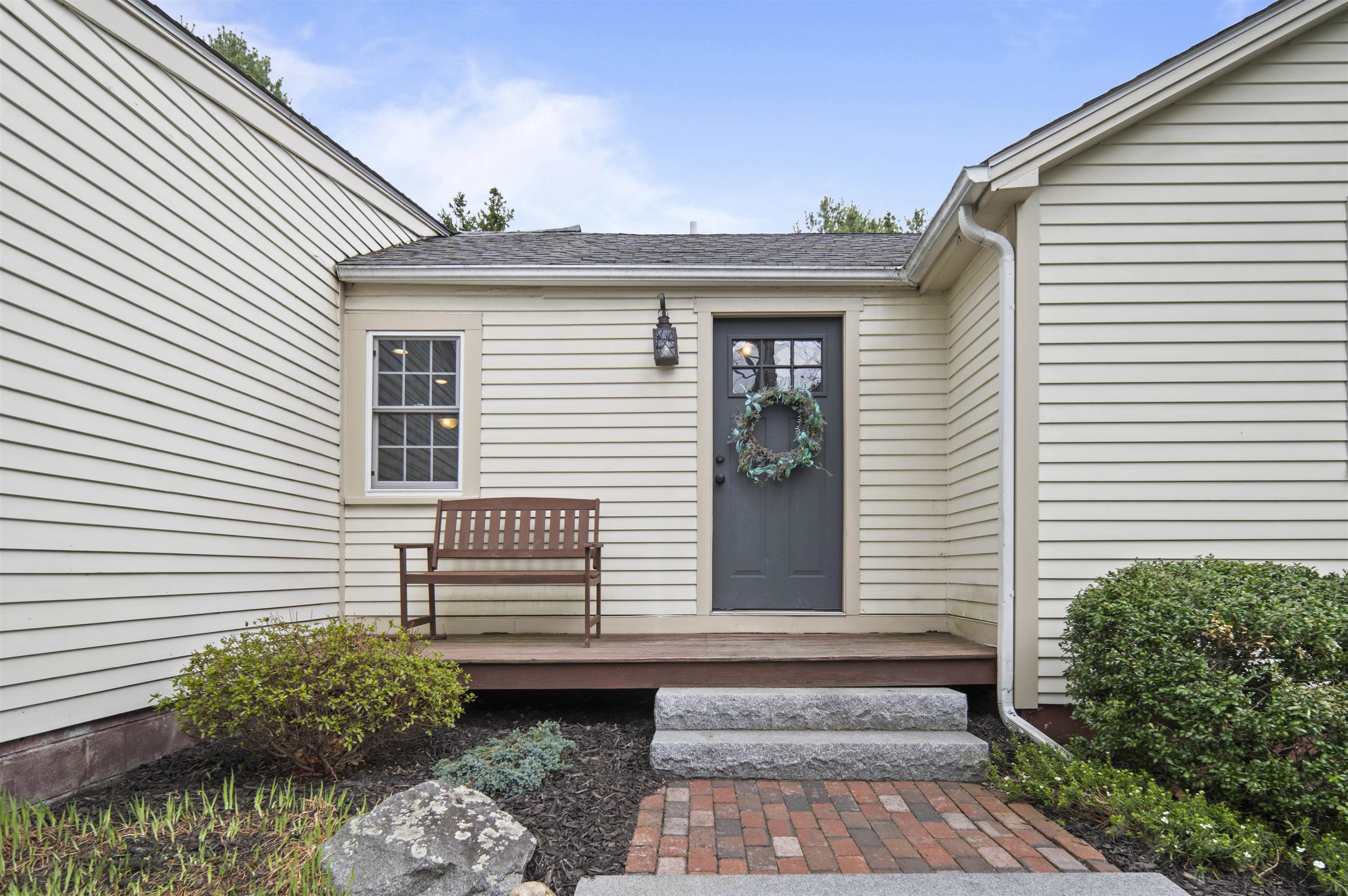 64 Kingston Road Exeter, NH 03833 - Photo 3 of 59