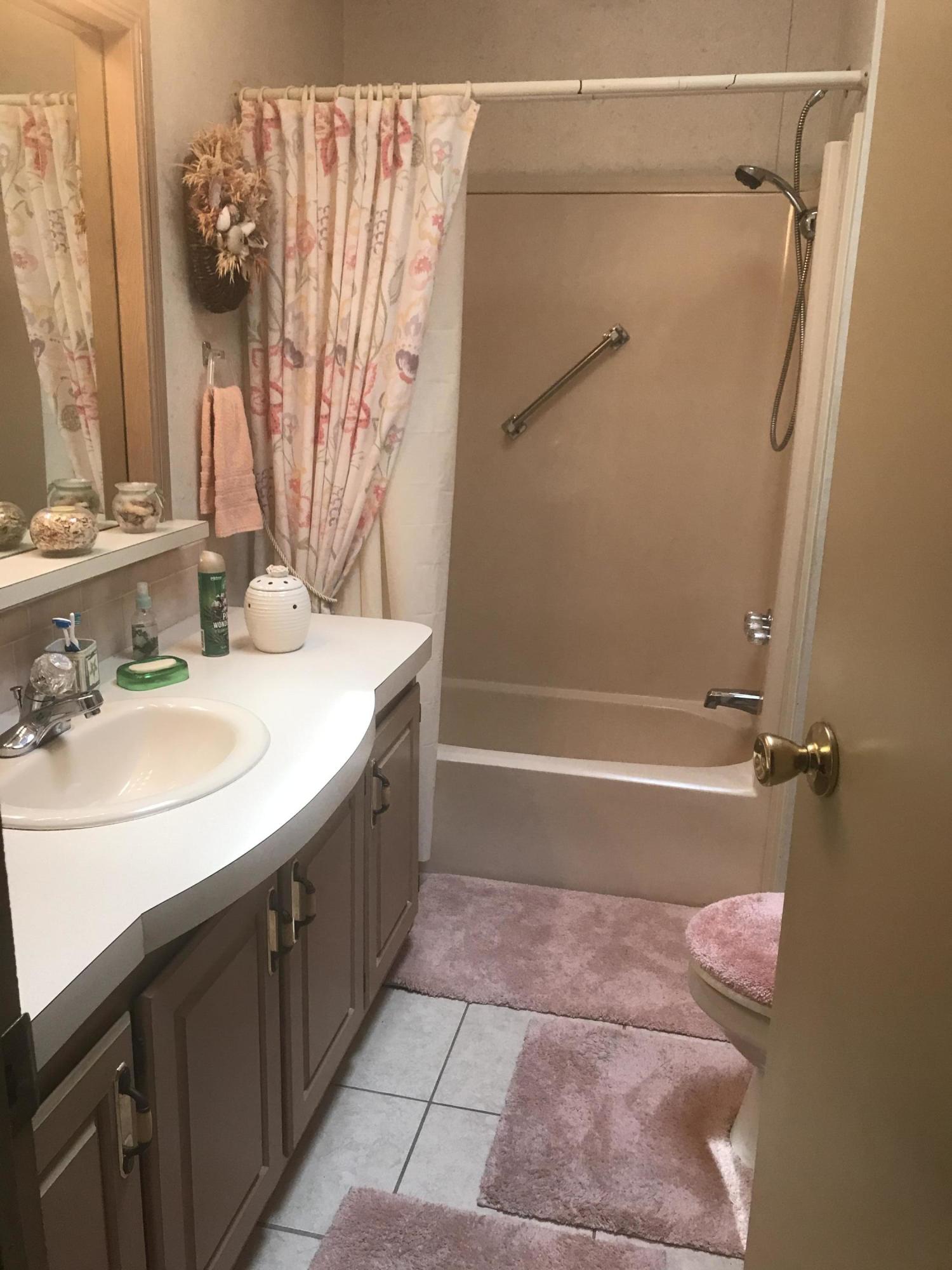 2709 Southwest Olds Place Stuart, FL 34997 - Photo 12 of 16 guest bath
