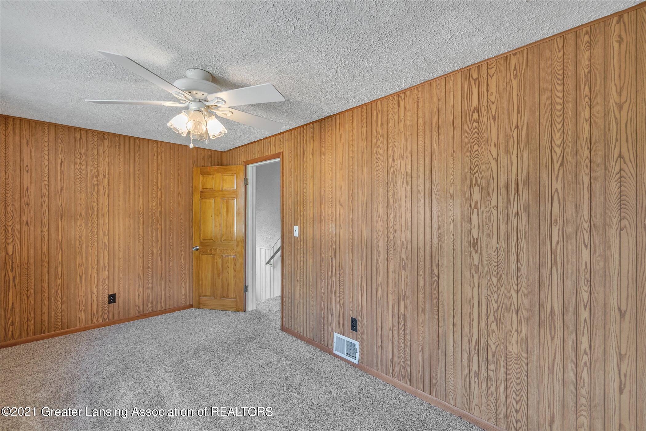 2204 South Rundle Avenue Lansing, MI 48910 - Photo 19 of 31 24-2204 S. Rundle Ave-Windowstill-Real-E