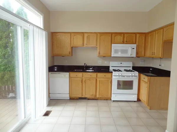 $2,099 | 2154 Cypress Court, Unit 2154, Montgomery, IL 60538