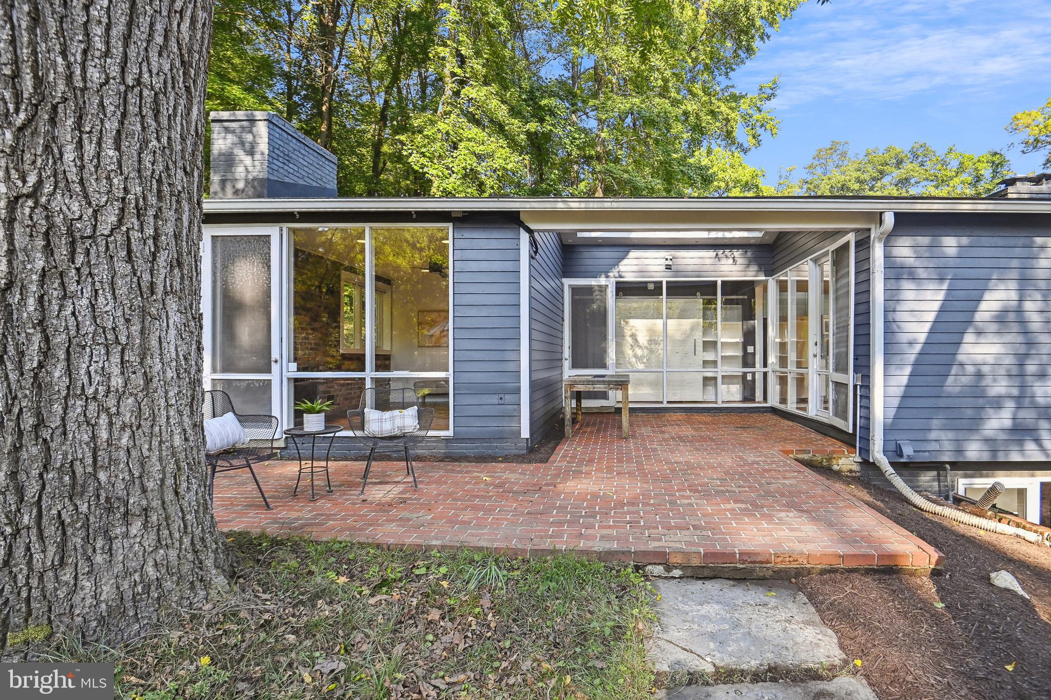 7302 Rippon Road Alexandria, VA 22307 - Photo 3 of 45