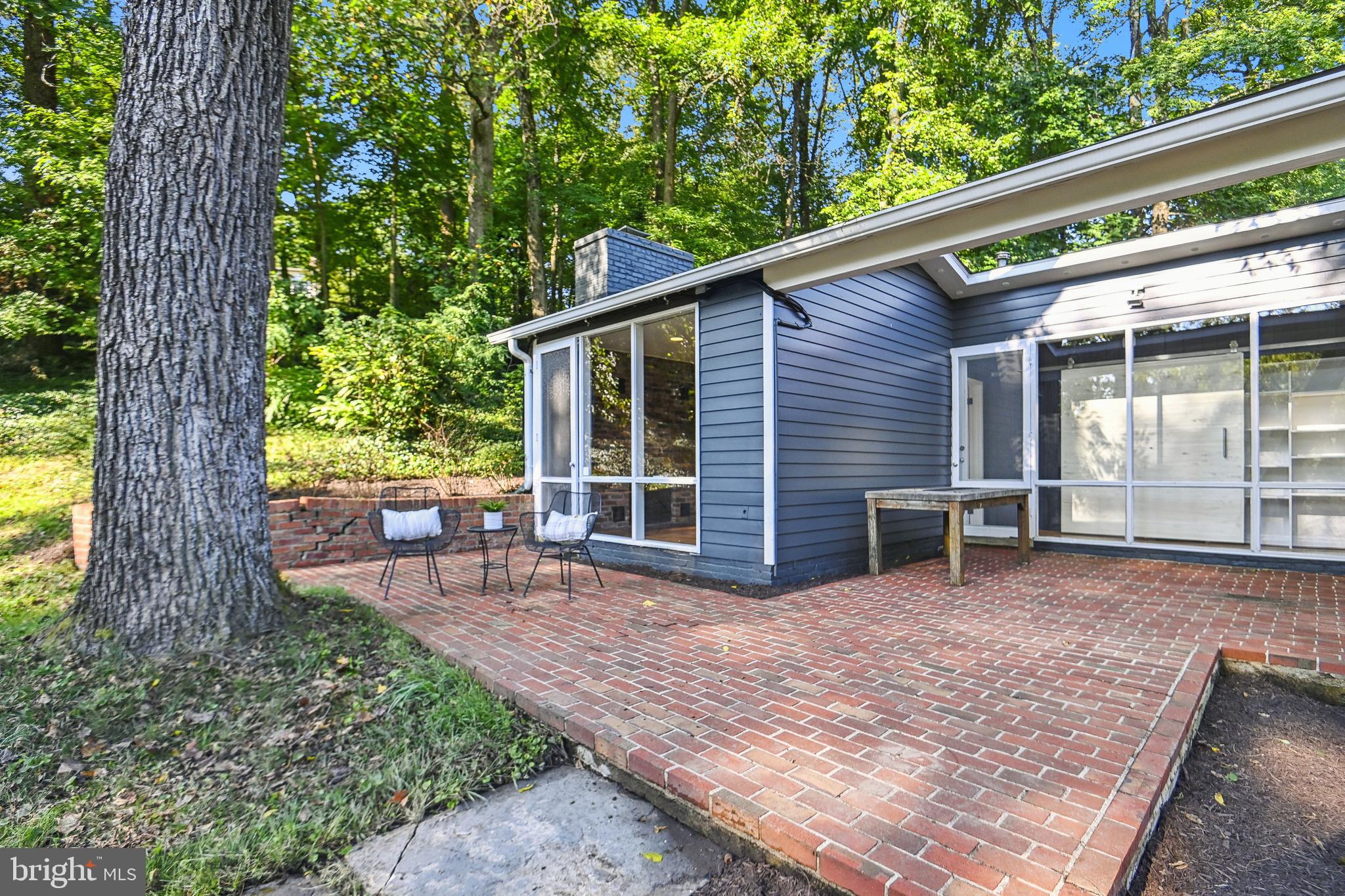 7302 Rippon Road Alexandria, VA 22307 - Photo 4 of 45