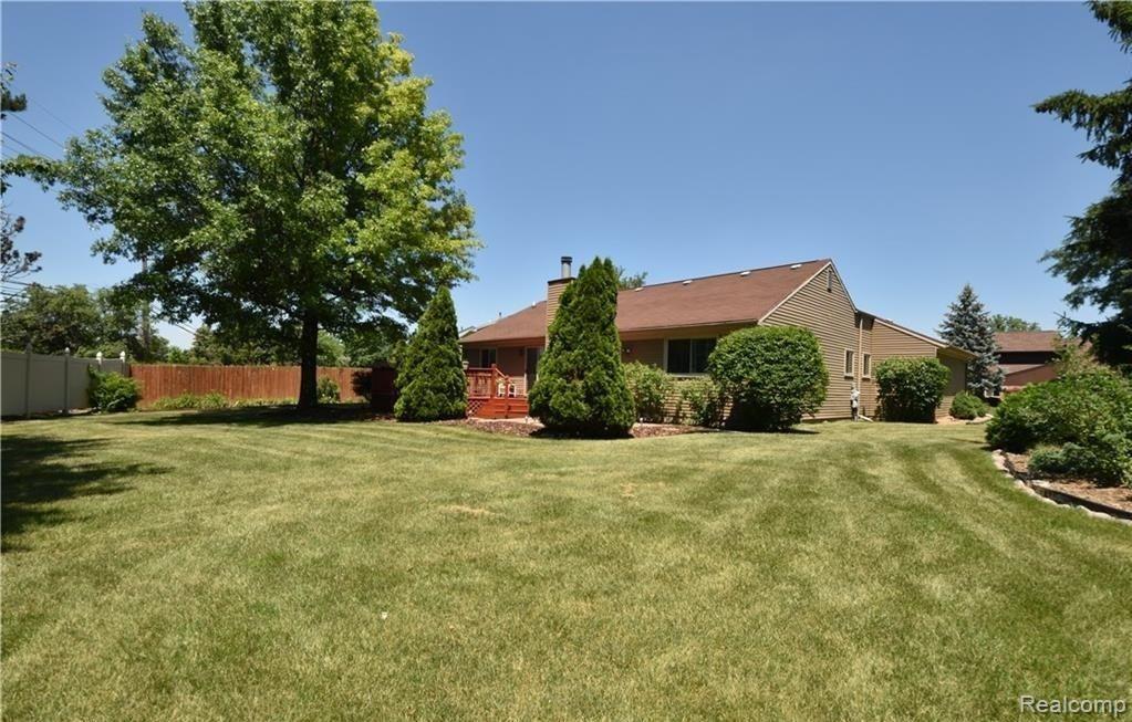 915 Knightsbridge Road Canton, MI 48187 - Photo 5 of 5 3.jpg