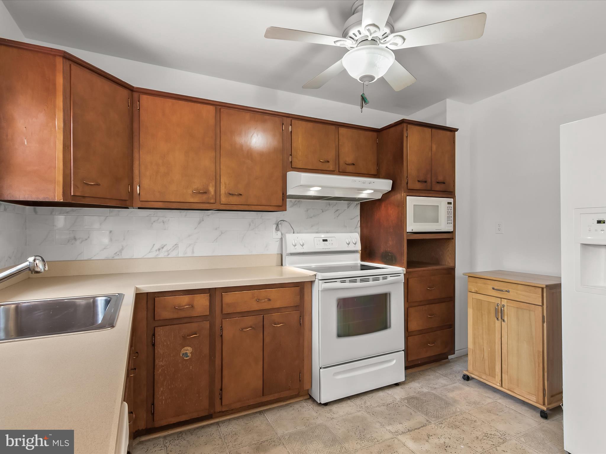 6908 Elbrook Road Hyattsville, MD 20784 - Photo 11 of 39 Kitchen