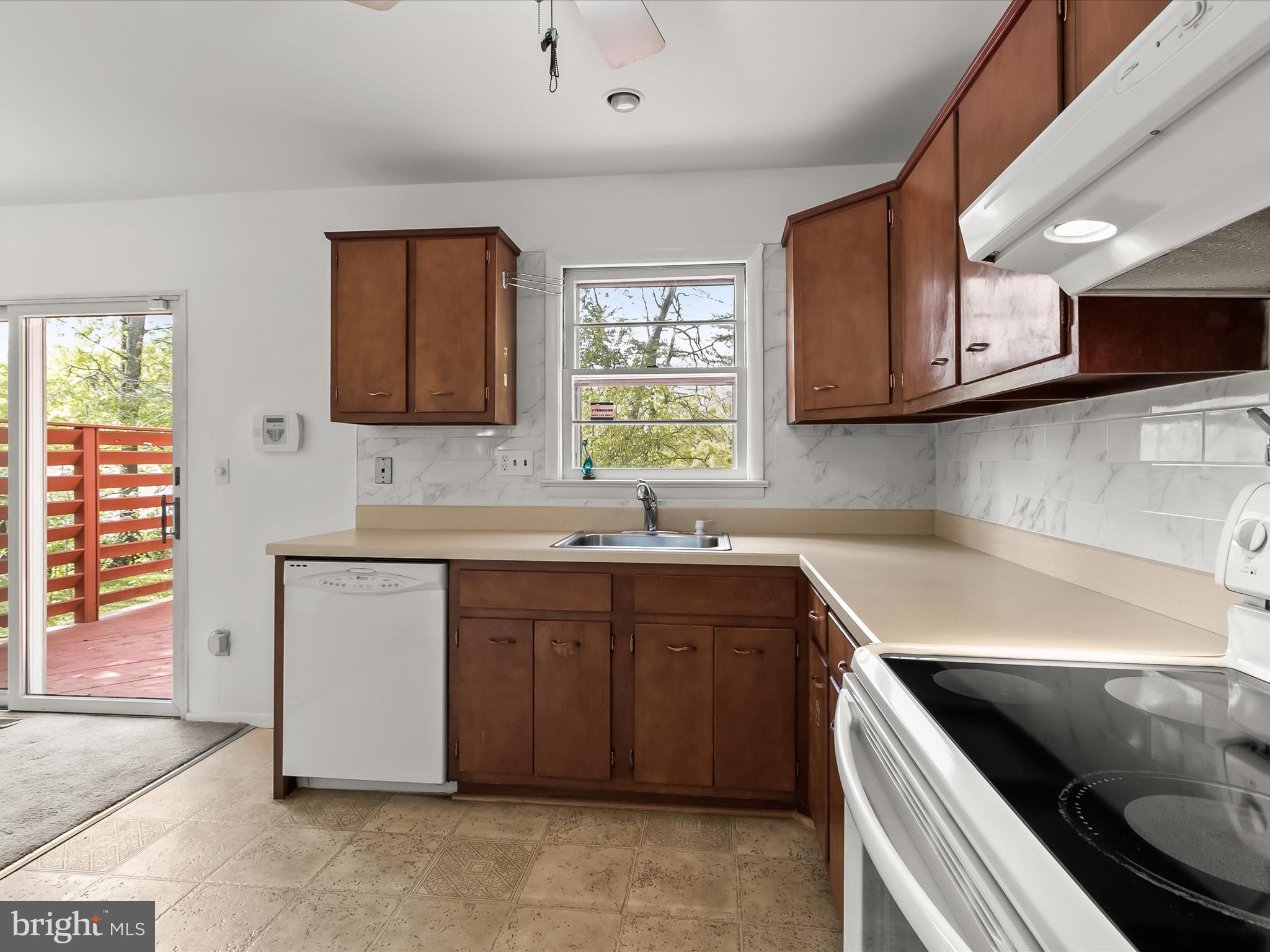 6908 Elbrook Road Hyattsville, MD 20784 - Photo 12 of 39 Kitchen