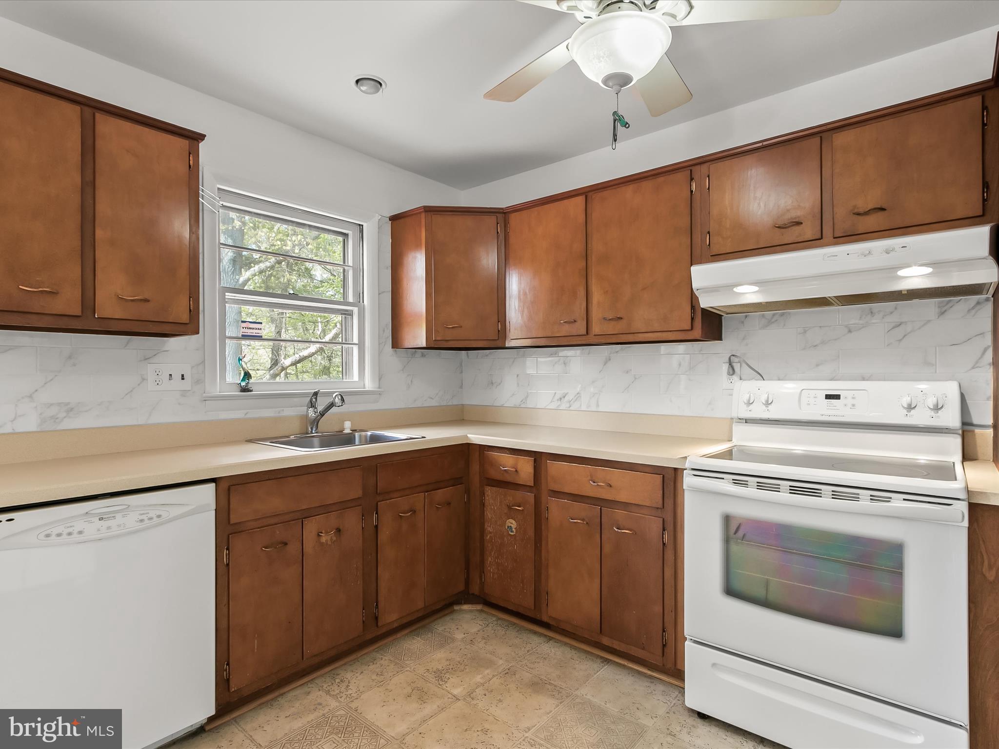 6908 Elbrook Road Hyattsville, MD 20784 - Photo 13 of 39 Kitchen