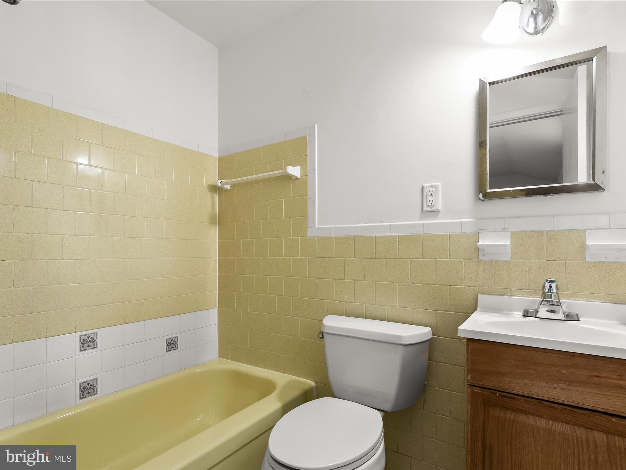 6908 Elbrook Road Hyattsville, MD 20784 - Photo 18 of 39 Primary Bedroom Suite Bath