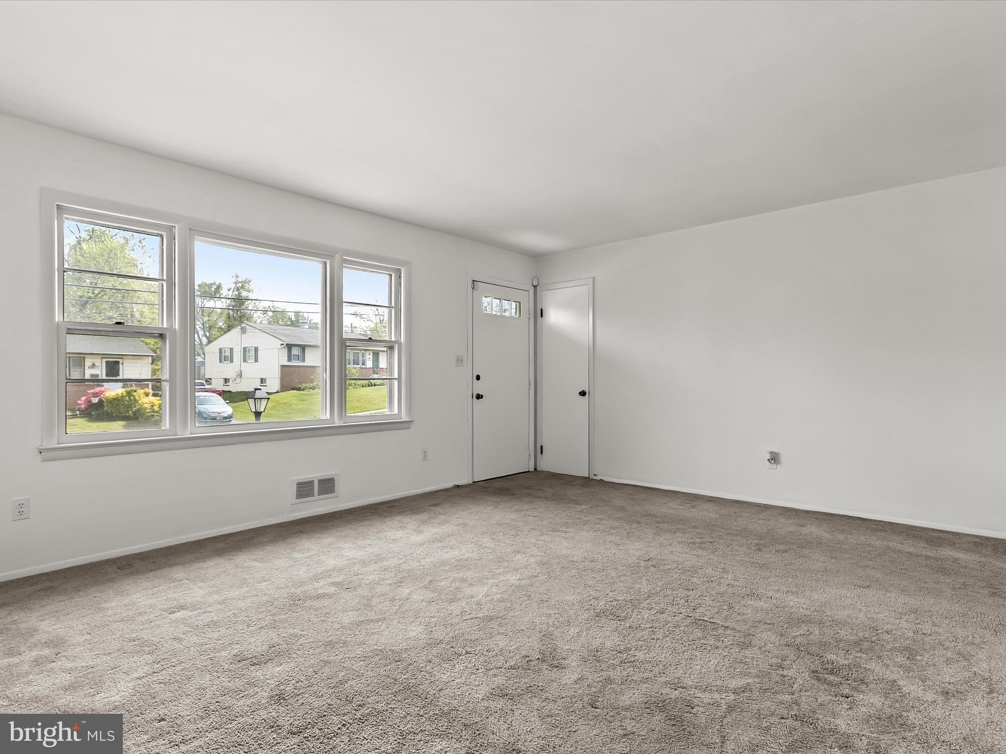 6908 Elbrook Road Hyattsville, MD 20784 - Photo 6 of 39 Living Room