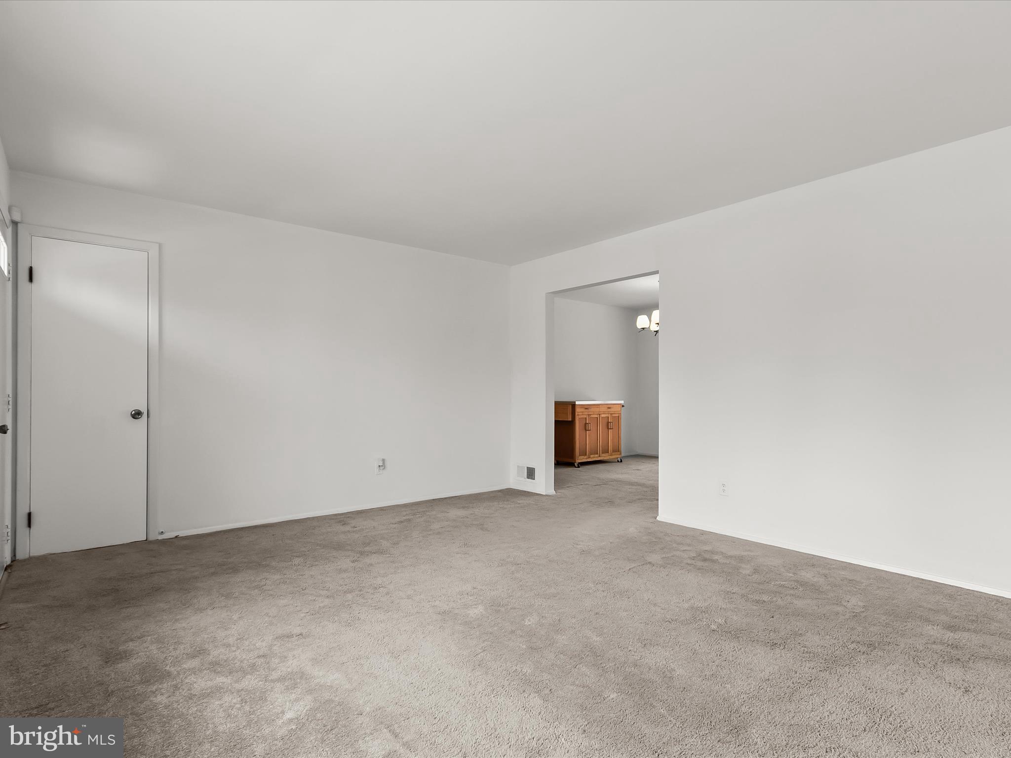 6908 Elbrook Road Hyattsville, MD 20784 - Photo 7 of 39 Living Room`