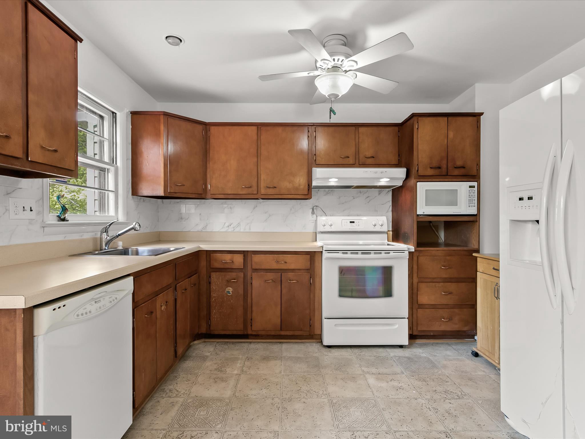 6908 Elbrook Road Hyattsville, MD 20784 - Photo 10 of 39 Kitchen