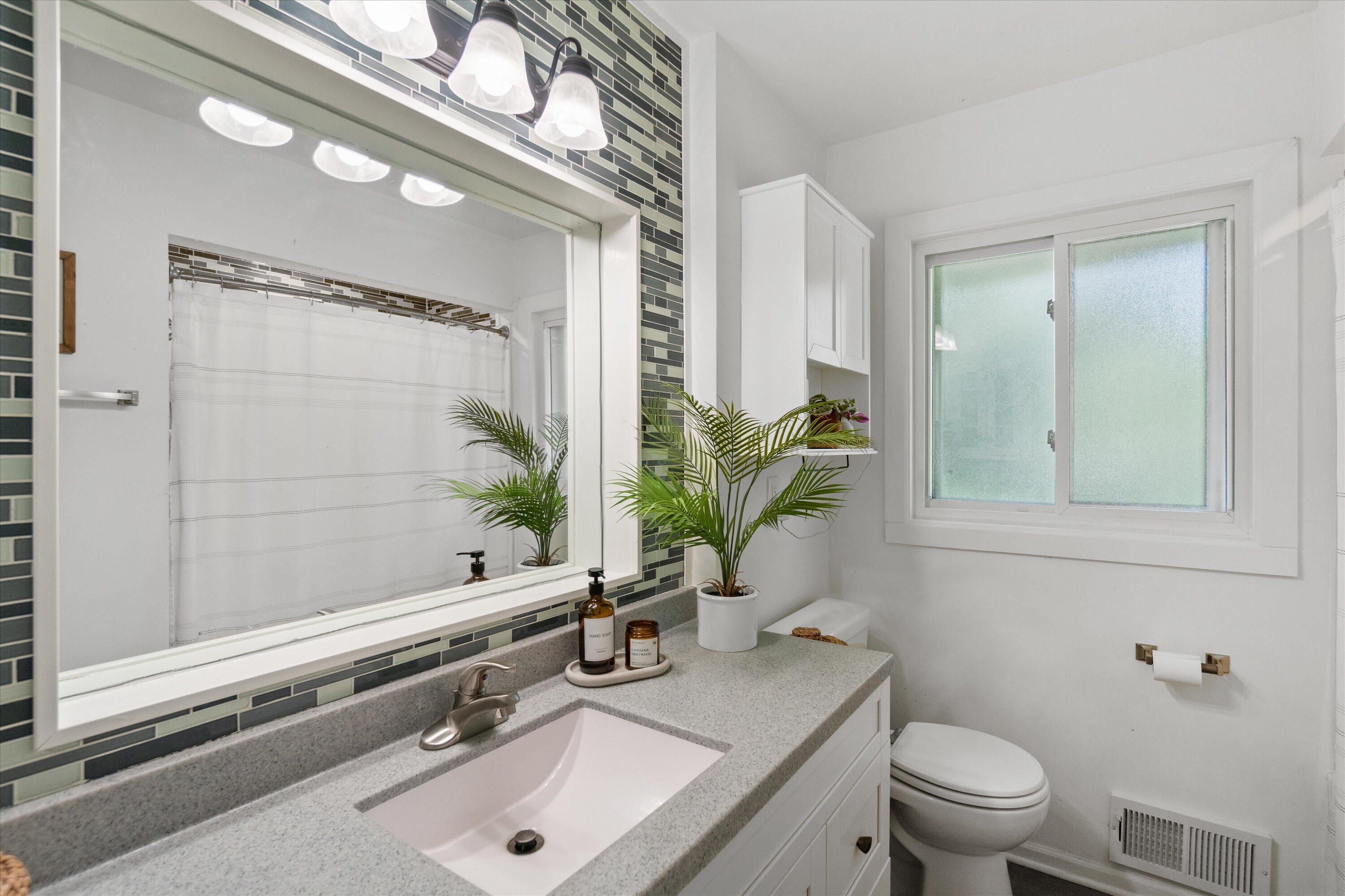 1515 South Sunny Slope Road New Berlin, WI 53151 - Photo 15 of 32 Bathroom