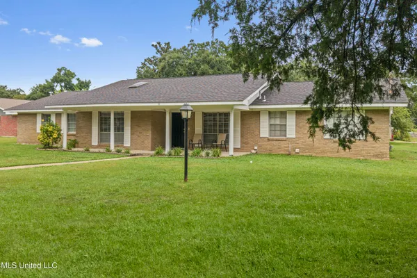 $425,000 | 10 Wenmar Avenue, Pass Christian, MS 39571