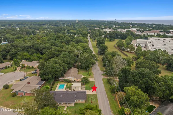 $425,000 | 10 Wenmar Avenue, Pass Christian, MS 39571