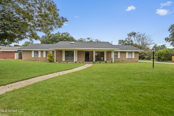 $425,000 | 10 Wenmar Avenue, Pass Christian, MS 39571