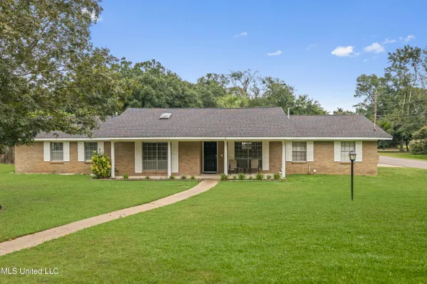 $425,000 | 10 Wenmar Avenue, Pass Christian, MS 39571