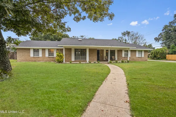 $425,000 | 10 Wenmar Avenue, Pass Christian, MS 39571