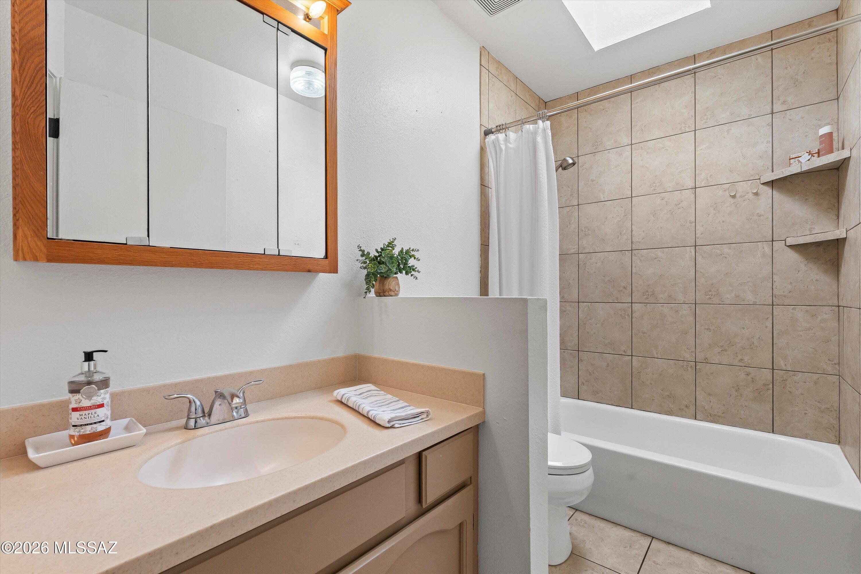 1868 West Record Street Tucson, AZ 85705 - Photo 10 of 19 Bathroom
