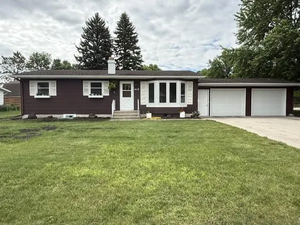 $324,900 | 1419 Westmore Avenue, Wahpeton, ND 58075