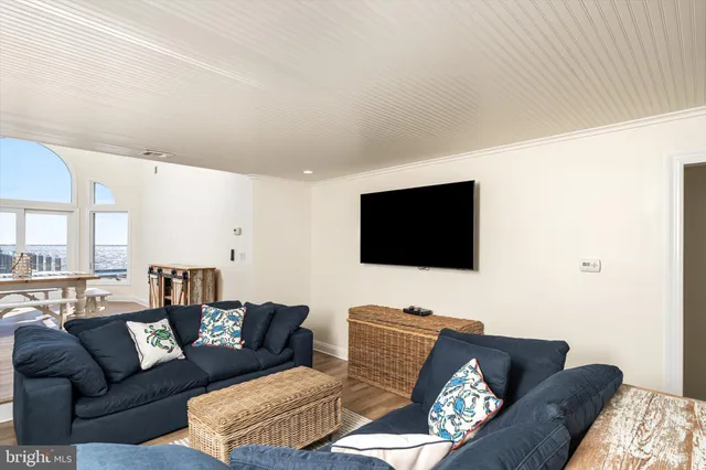 a view of a room with drop ceiling