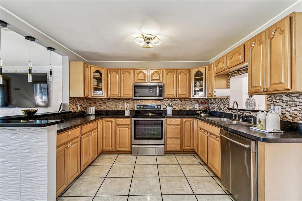 226 Maple Avenue Palm Harbor, FL 34684 - Photo 16 of 79