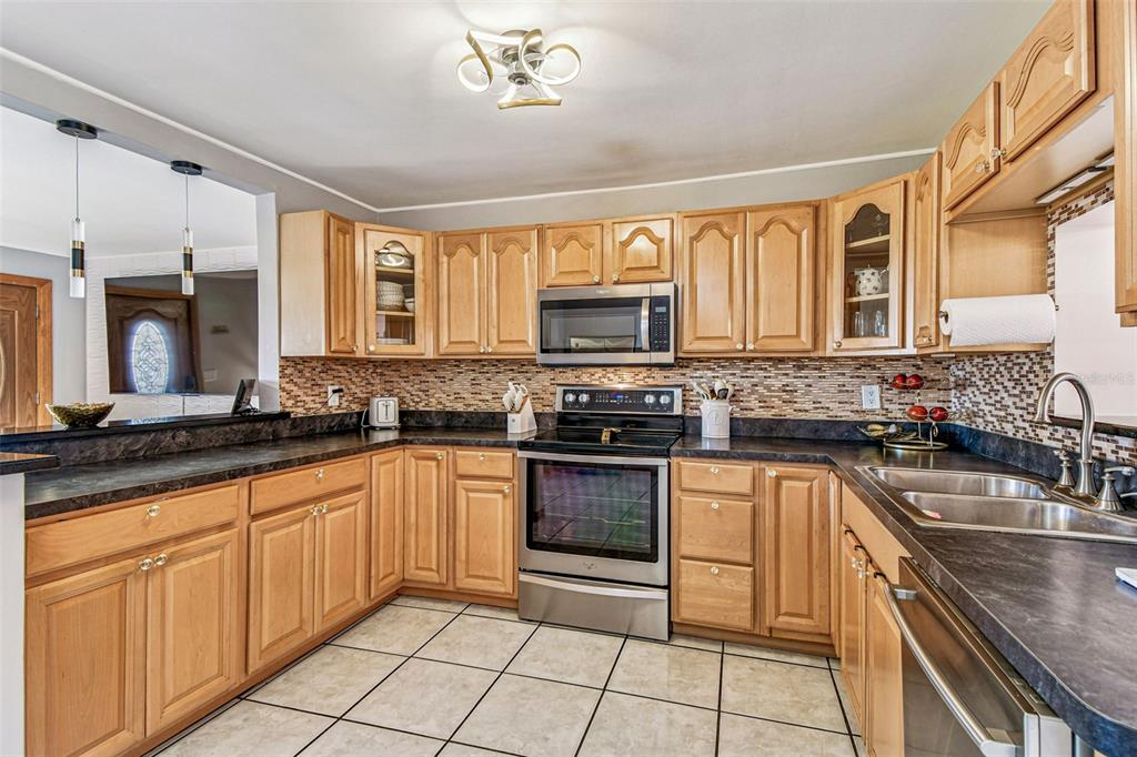 226 Maple Avenue Palm Harbor, FL 34684 - Photo 18 of 79