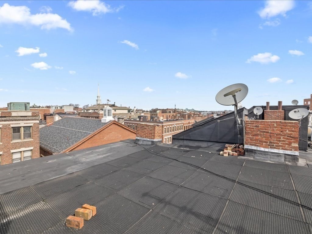345-347 Hanover Street Boston, MA 02113 - Photo 19 of 22 a view of a terrace with skyline