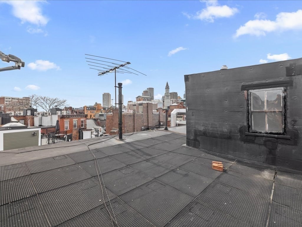 345-347 Hanover Street Boston, MA 02113 - Photo 20 of 22 a view of a terrace with seating space