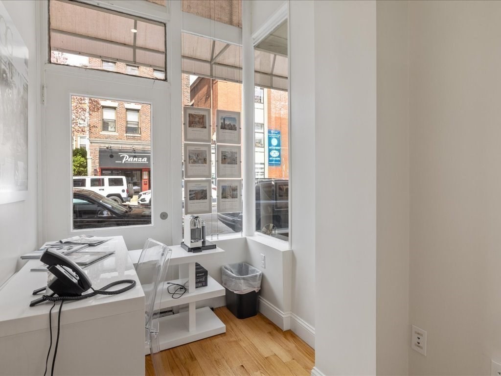345-347 Hanover Street Boston, MA 02113 - Photo 6 of 22 a living room with furniture