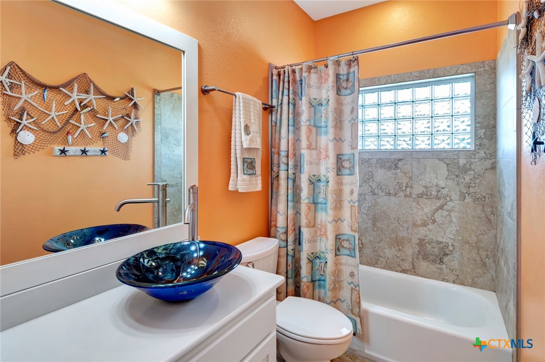 23 Macey Street Port O'Connor, TX 77982 - Photo 28 of 40 a bathroom with a bathtub sink and toilet