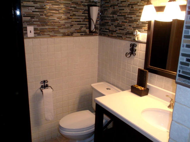 10854 Major Avenue Chicago Ridge, IL 60415 - Photo 17 of 24 a bathroom with a sink toilet and vanity