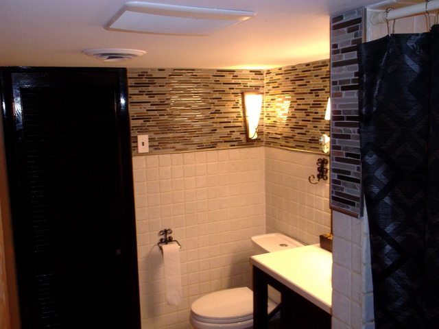 10854 Major Avenue Chicago Ridge, IL 60415 - Photo 18 of 24 a bathroom with a toilet and a shower