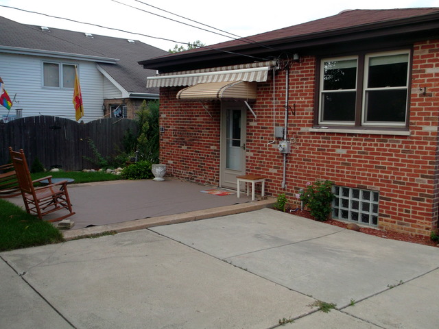 10854 Major Avenue Chicago Ridge, IL 60415 - Photo 22 of 24 a front view of a house with garden