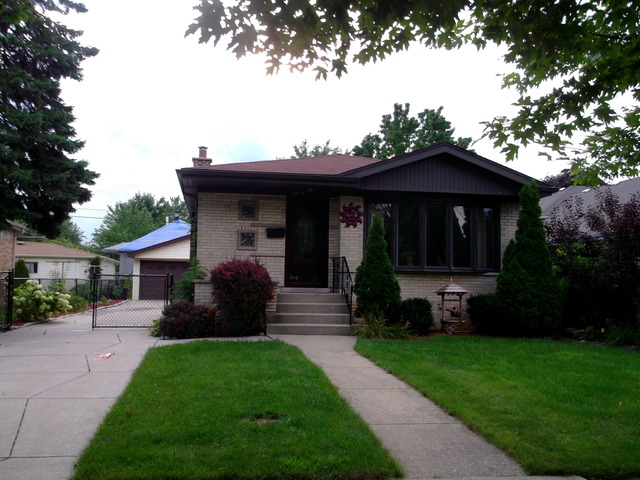 10854 Major Avenue Chicago Ridge, IL 60415 - Photo 24 of 24 a front view of a house with a garden