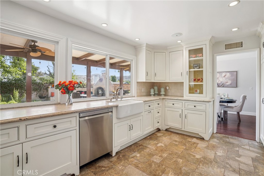 42 Kanan Road Oak Park, CA 91377 - Photo 16 of 65 Gallery Image 16