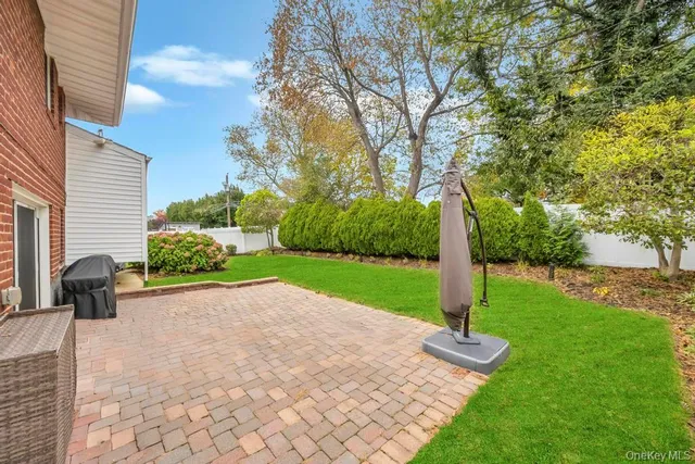 a view of a garden with basketball court