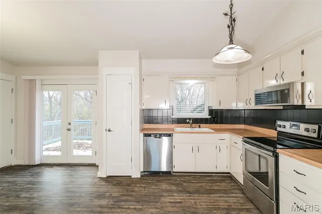 $2,440 | 2557 Tricia Lane, High Ridge, MO 63049